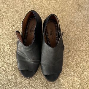 Black leather Lucky wedges